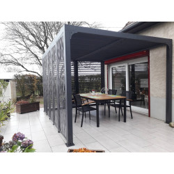 Pergola Bioclimatique Aluminium Gris Anthracite avec Panneaux Moucharabieh et Ventelles Latérales Mobiles – 10,80 m² – Lames Ori - HABRITA